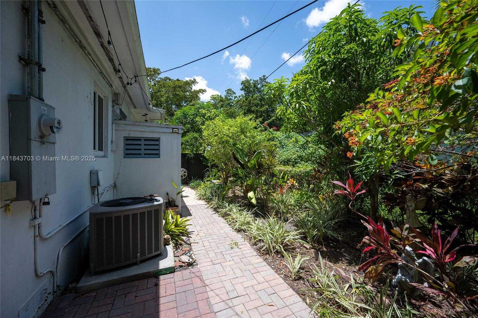 Small Image of 13325 NORTH EAST 10TH AVE, North Miami Number 8