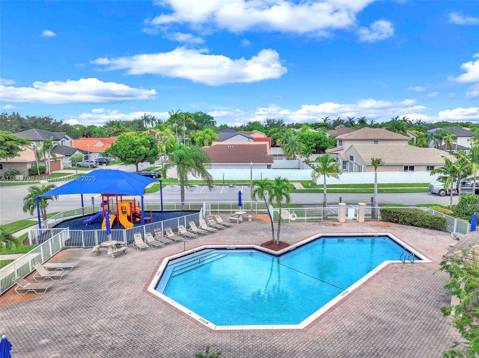 Small Image of 2885 SOUTH WEST 176TH TER, Miramar Number 43