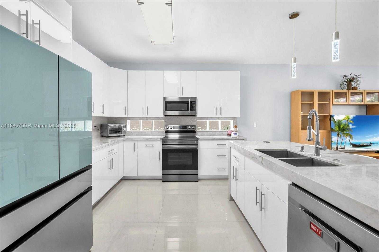 Small Image of 2885 SOUTH WEST 176TH TER, Miramar Number 9