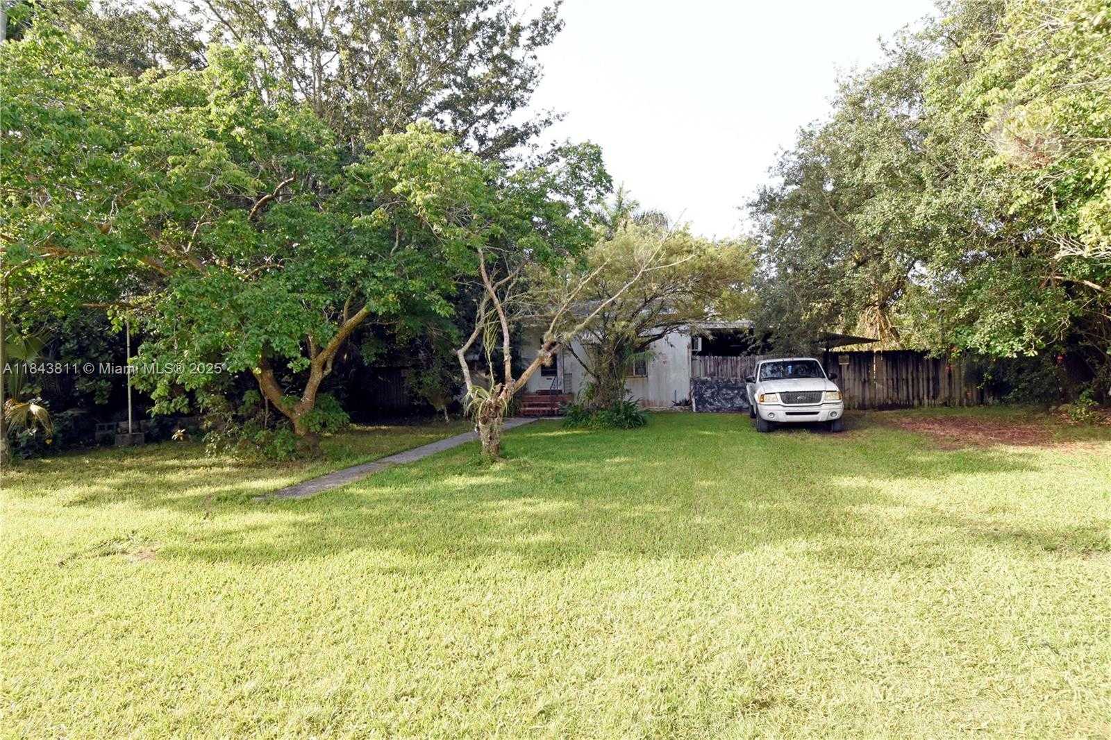 Small Image of 530 NORTH WEST 10TH ST, Homestead Number 2