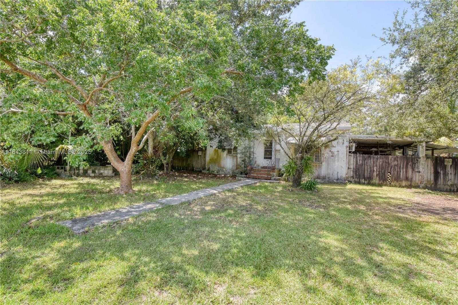 Small Image of 530 NORTH WEST 10TH ST, Homestead Number 4