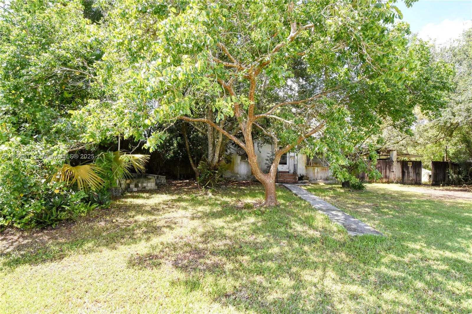 Small Image of 530 NORTH WEST 10TH ST, Homestead Number 6