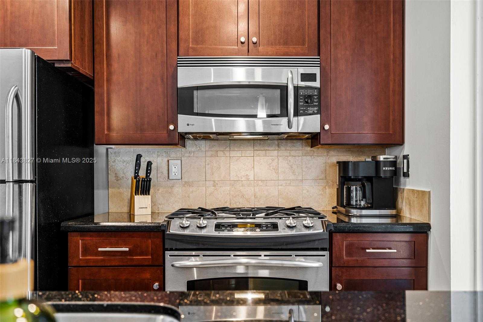 Small Image of 922 NORTH 13TH TER, Hollywood Number 20