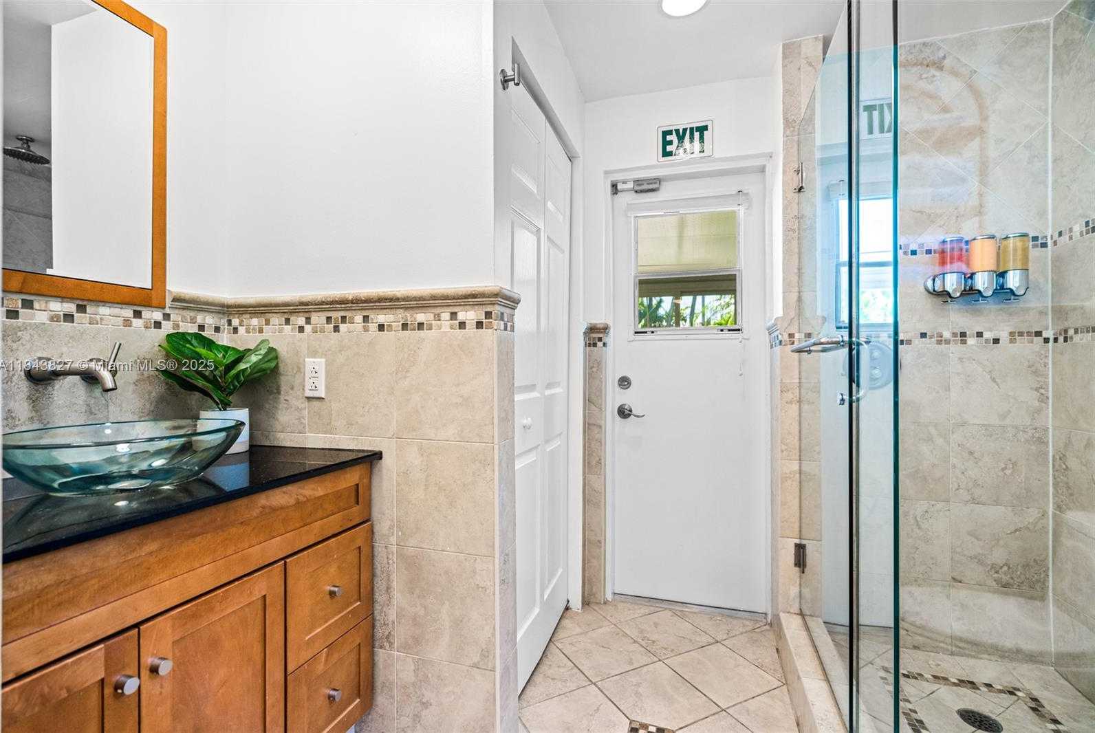 Small Image of 922 NORTH 13TH TER, Hollywood Number 32