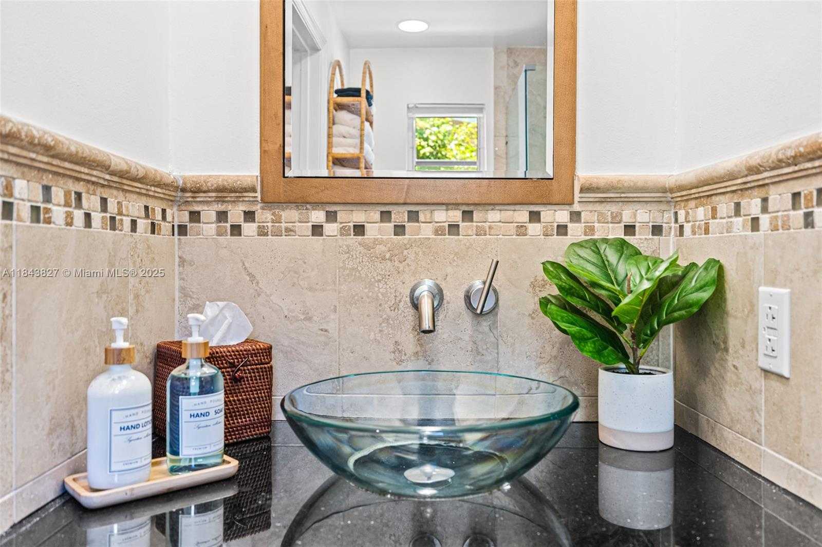 Small Image of 922 NORTH 13TH TER, Hollywood Number 34