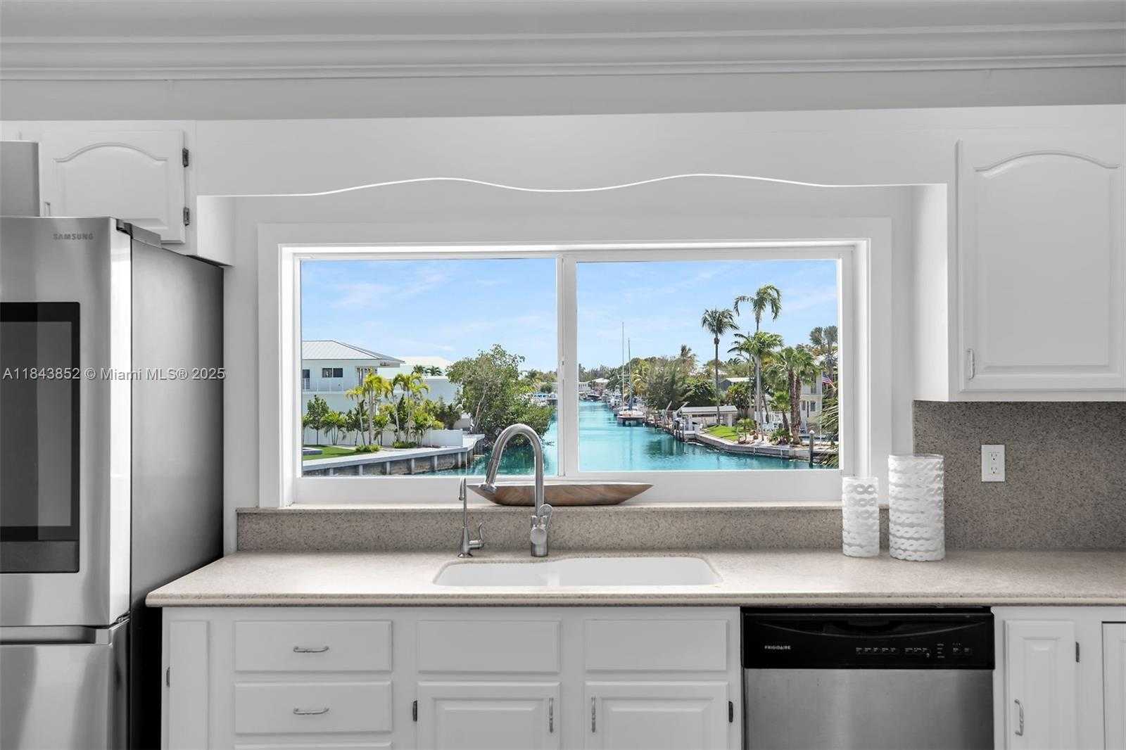 Small Image of 187 PLANTATION AVE, Tavernier Number 4