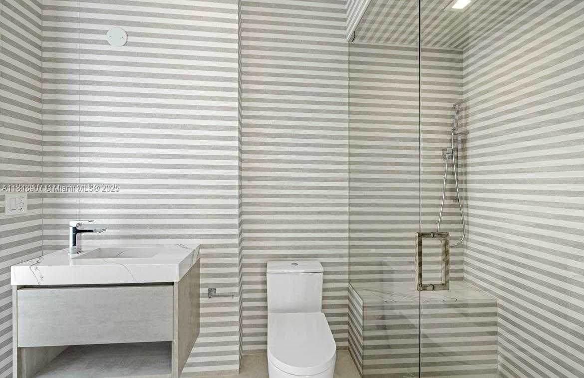 Small Image of 2050 SOUTH HIBISCUS DR, North Miami Number 13