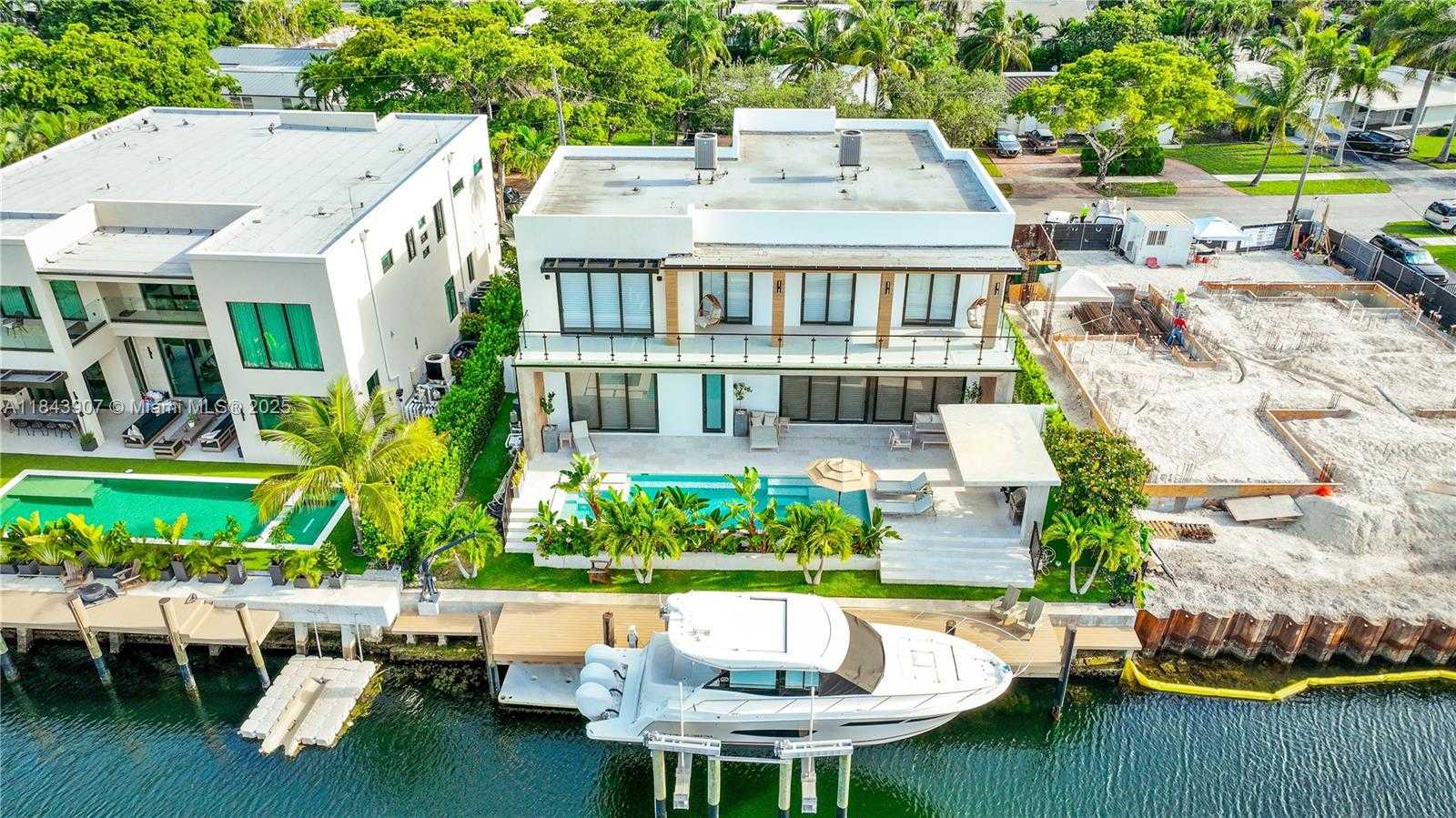 Small Image of 2050 SOUTH HIBISCUS DR, North Miami Number 17
