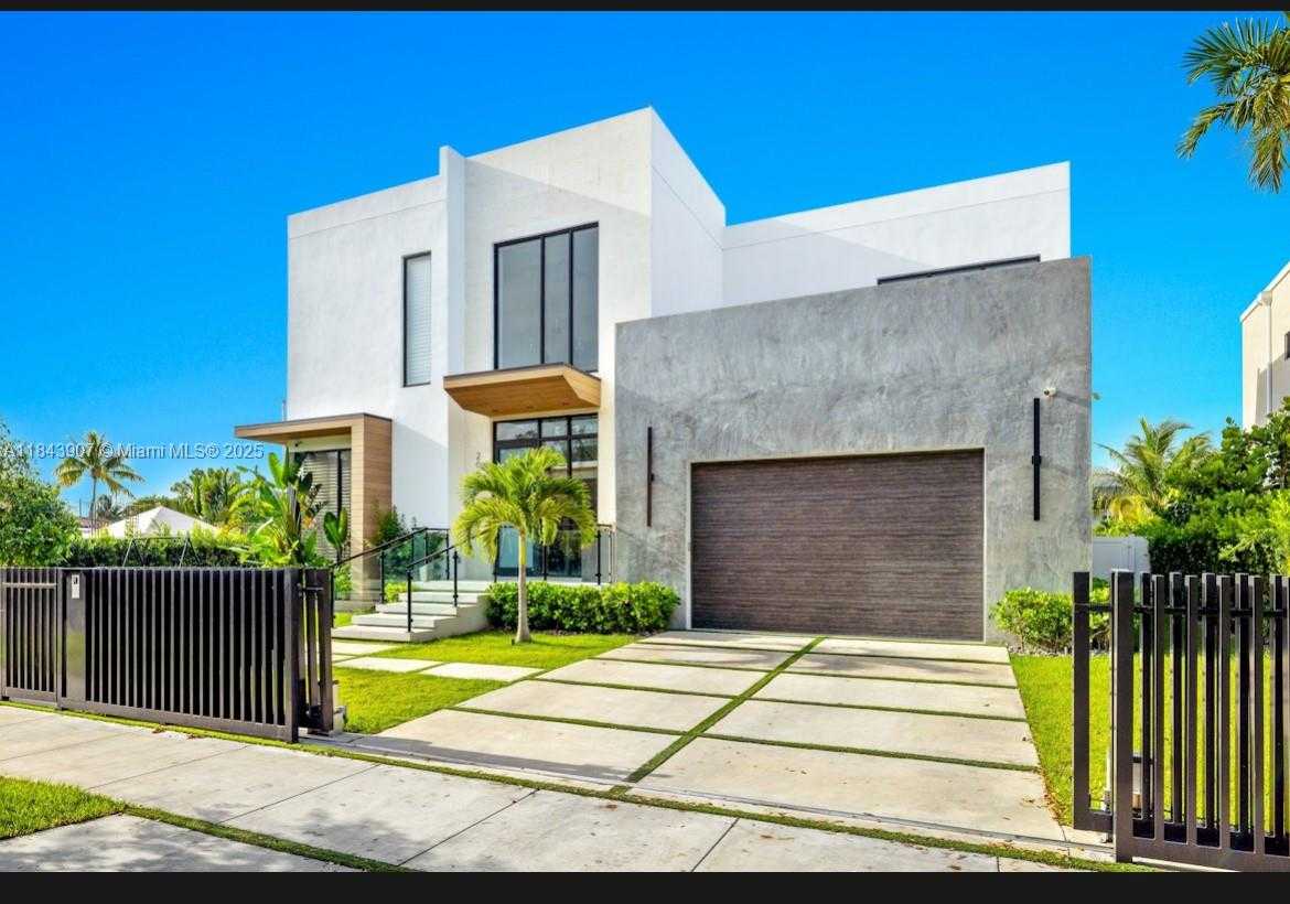 Small Image of 2050 SOUTH HIBISCUS DR, North Miami Number 2