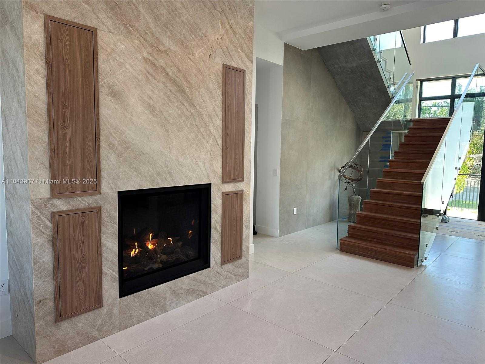 Small Image of 2050 SOUTH HIBISCUS DR, North Miami Number 6