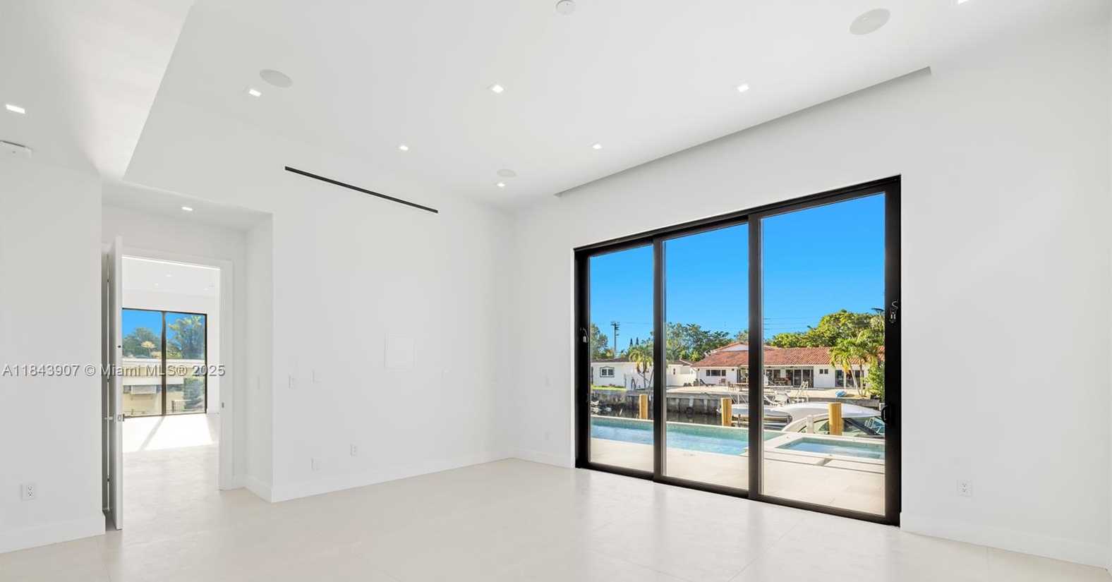 Small Image of 2050 SOUTH HIBISCUS DR, North Miami Number 8