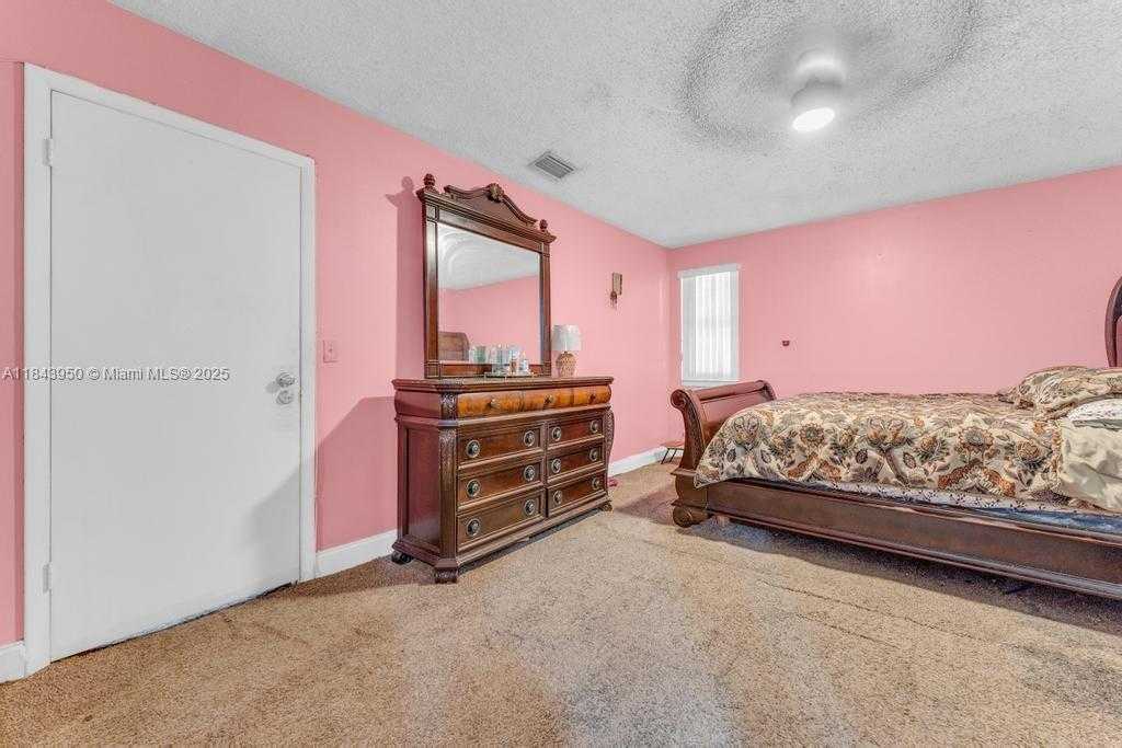 Small Image of 9500 ATLANTIC ST, Miramar Number 11
