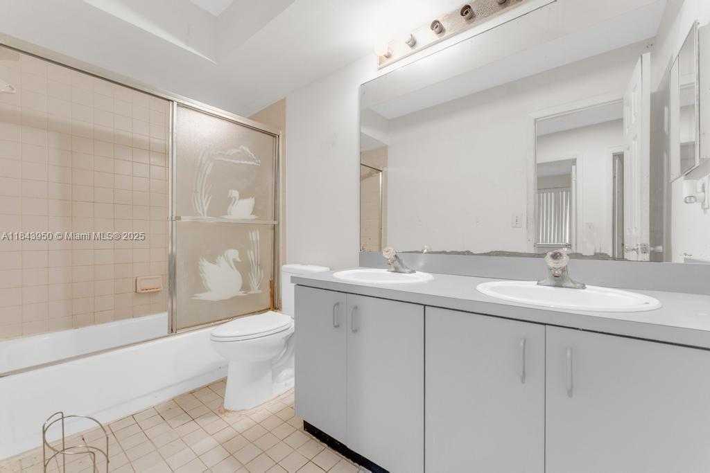Small Image of 9500 ATLANTIC ST, Miramar Number 12