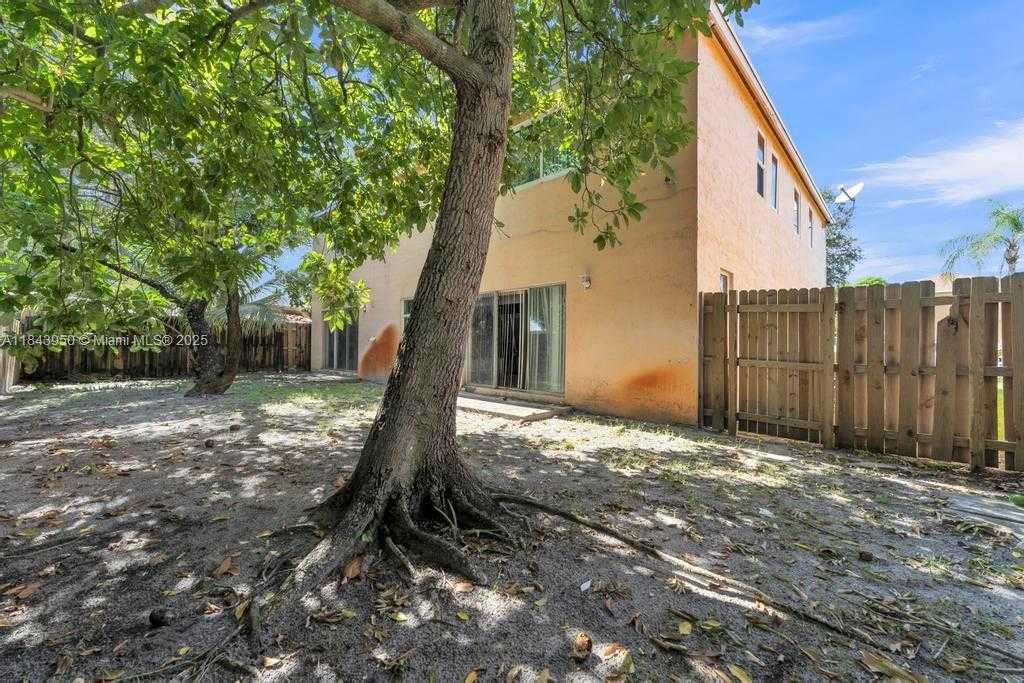 Small Image of 9500 ATLANTIC ST, Miramar Number 14