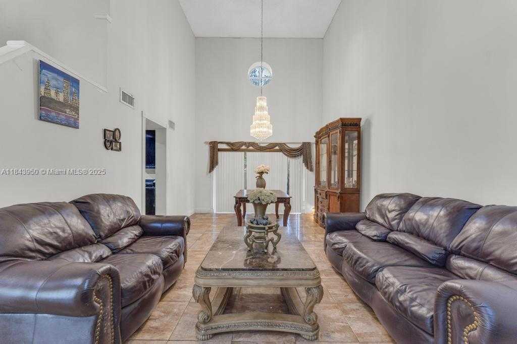Small Image of 9500 ATLANTIC ST, Miramar Number 5