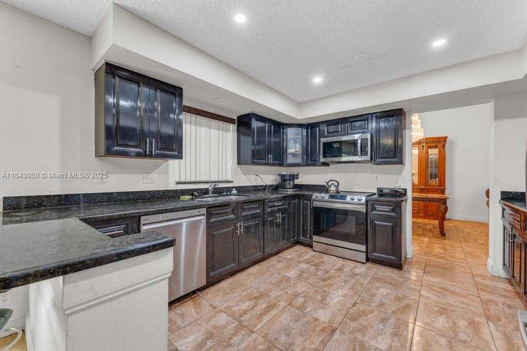 Small Image of 9500 ATLANTIC ST, Miramar Number 7