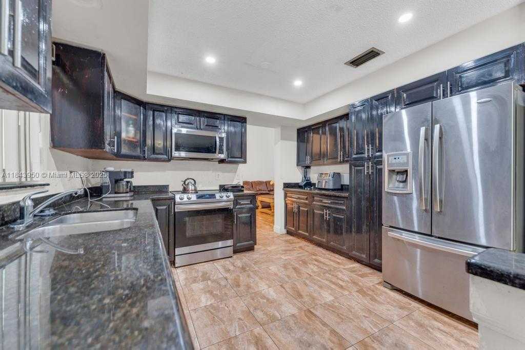 Small Image of 9500 ATLANTIC ST, Miramar Number 8