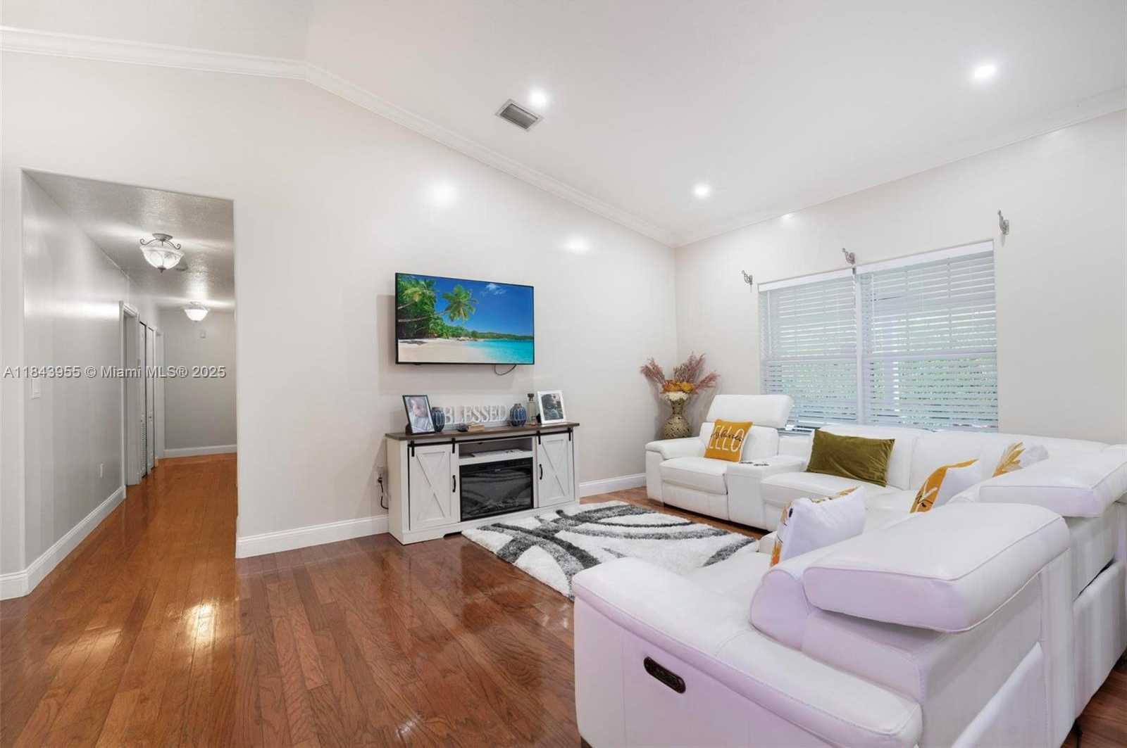 Small Image of 28401 SOUTH WEST 158TH CT, Homestead Number 4