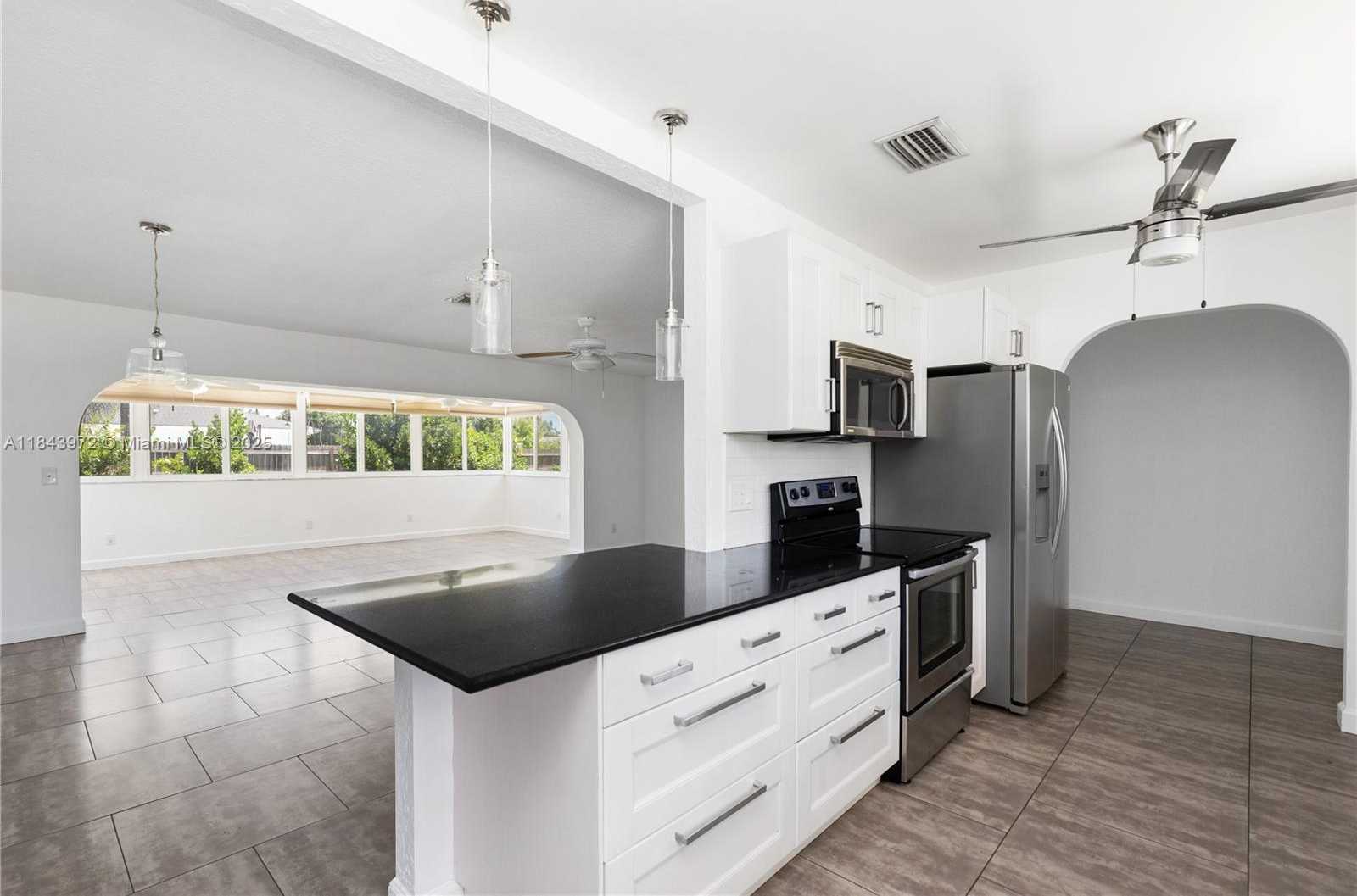 Small Image of 9215 SOUTH WEST 178TH TER, Palmetto Bay Number 3