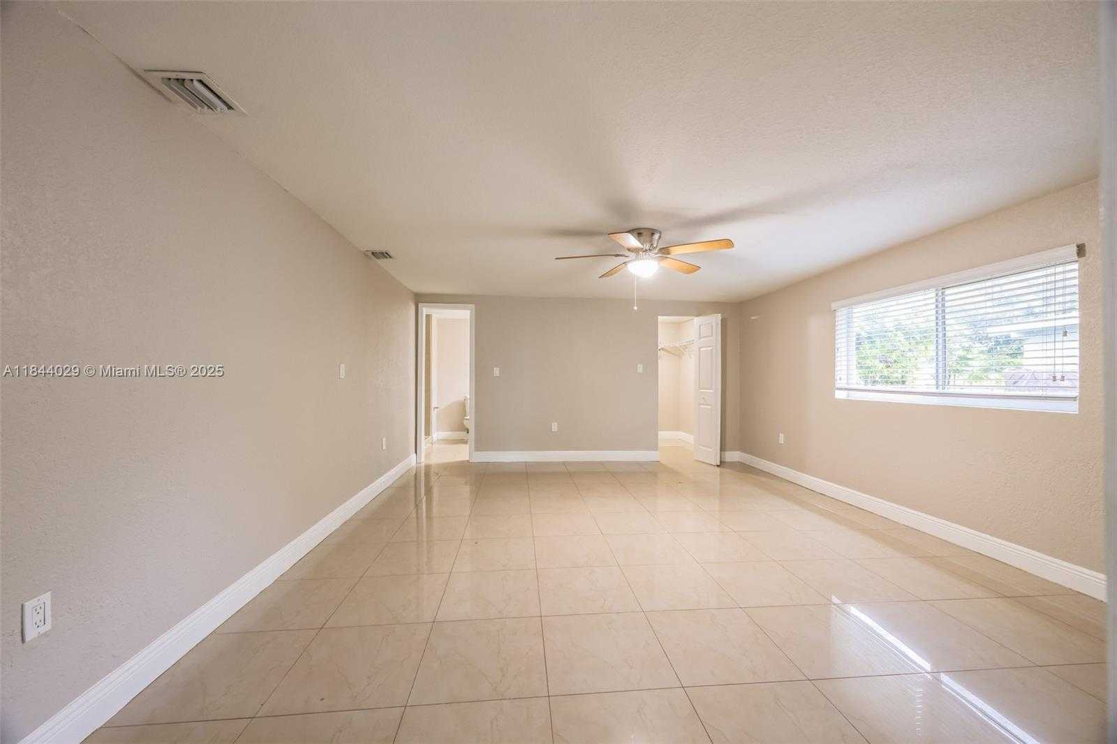 Small Image of 2041 ACAPULCO DR, Miramar Number 10