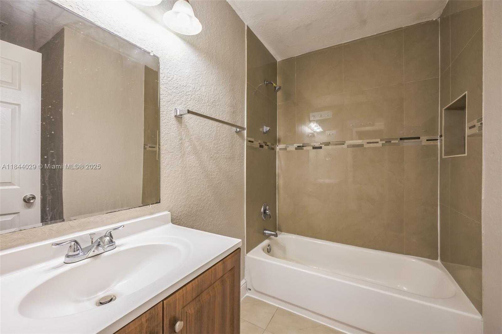 Small Image of 2041 ACAPULCO DR, Miramar Number 12