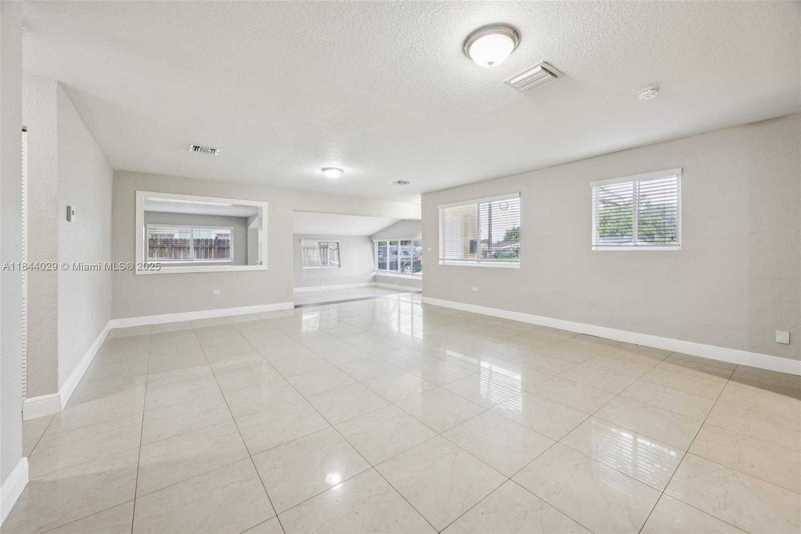 Small Image of 2041 ACAPULCO DR, Miramar Number 3