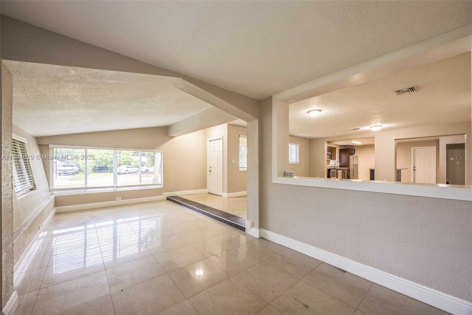 Small Image of 2041 ACAPULCO DR, Miramar Number 4
