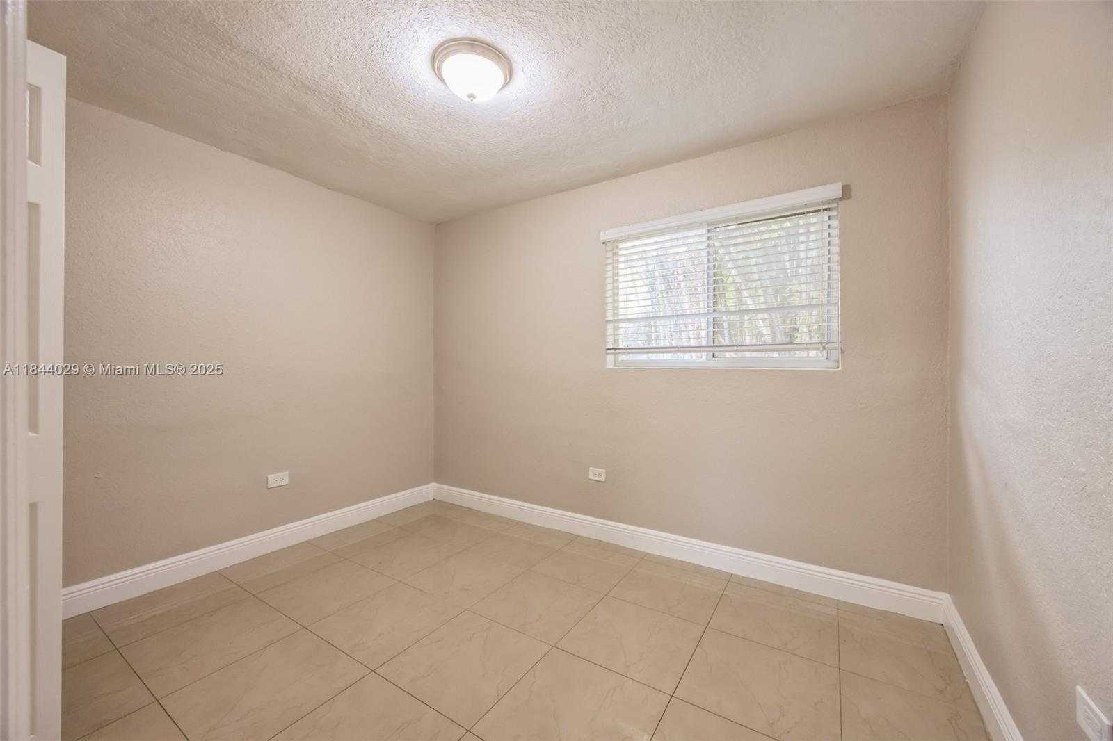 Small Image of 2041 ACAPULCO DR, Miramar Number 8
