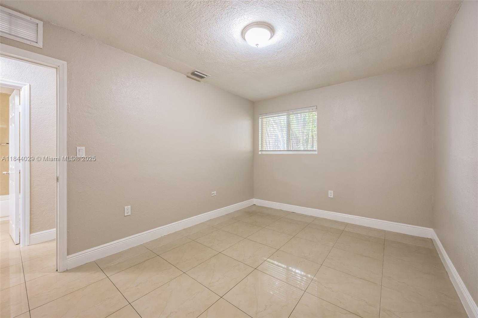 Small Image of 2041 ACAPULCO DR, Miramar Number 9