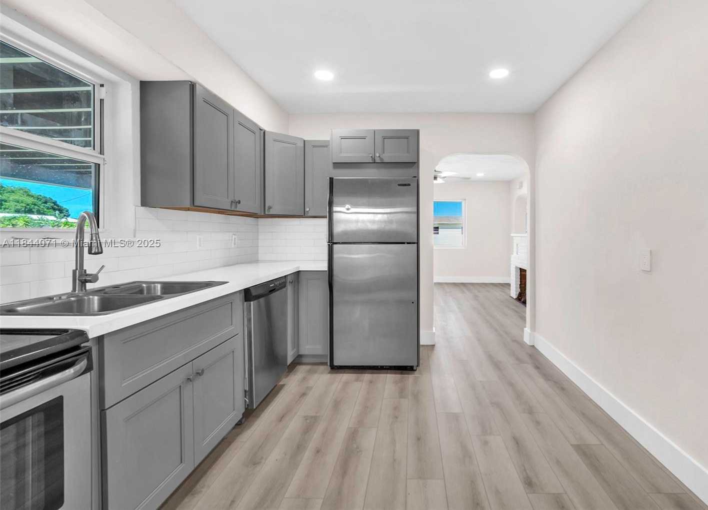 Small Image of 208 NORTH 56TH AVE, Hollywood Number 10