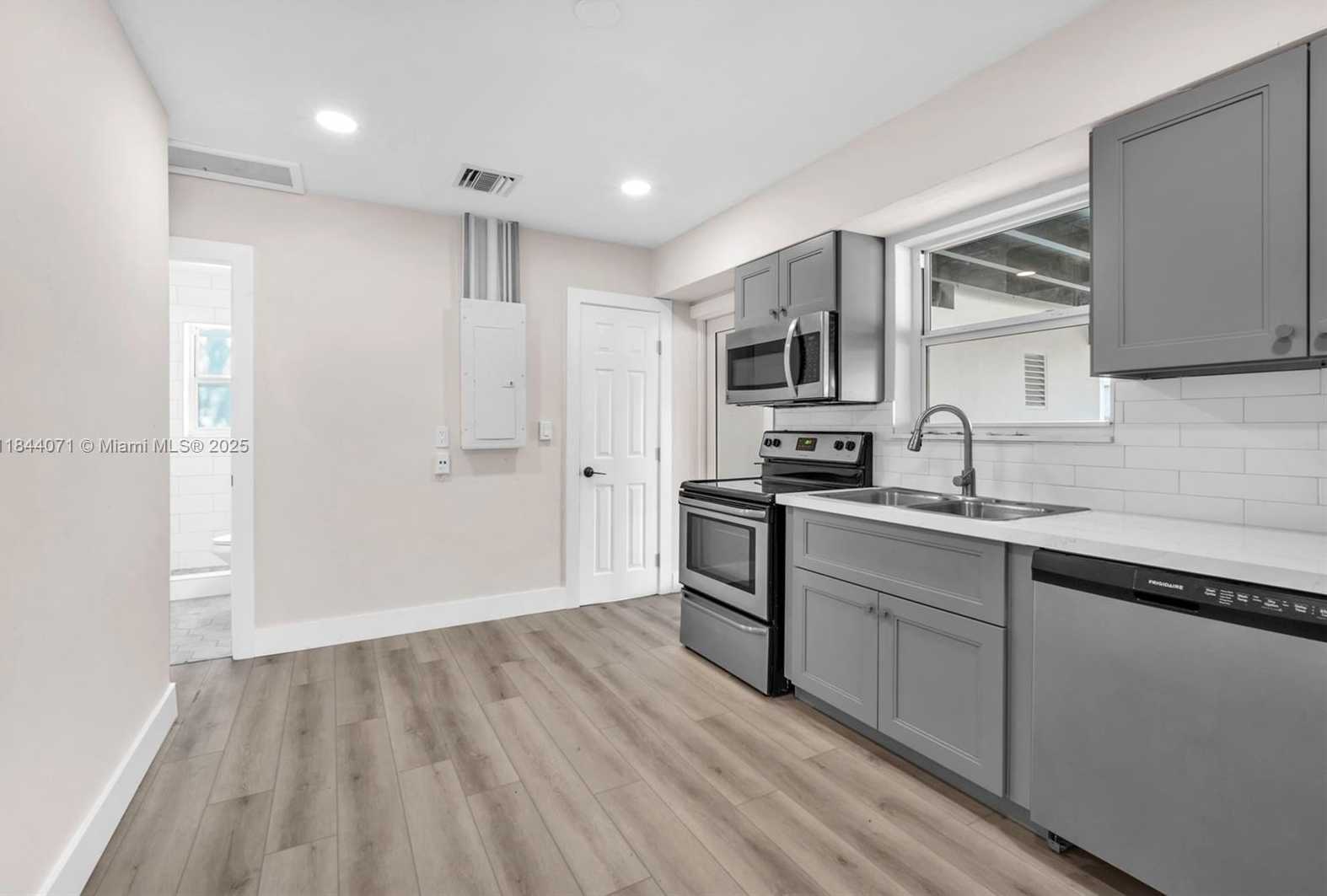 Small Image of 208 NORTH 56TH AVE, Hollywood Number 12