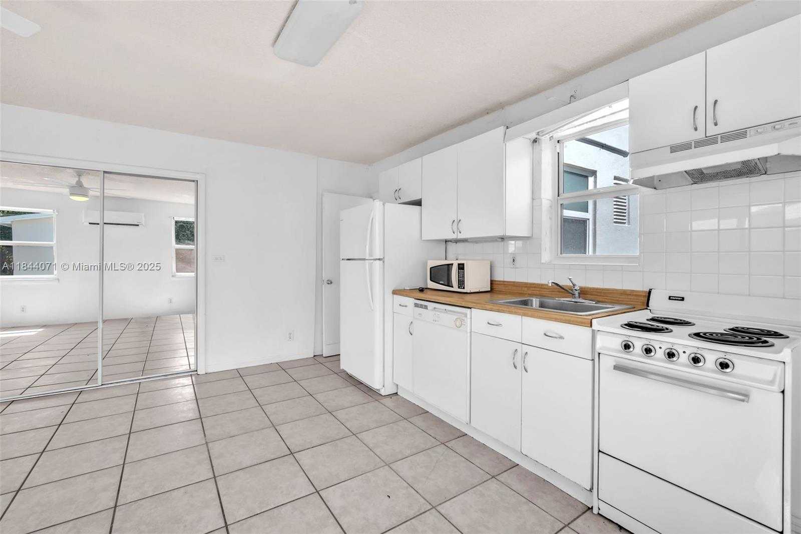 Small Image of 208 NORTH 56TH AVE, Hollywood Number 19
