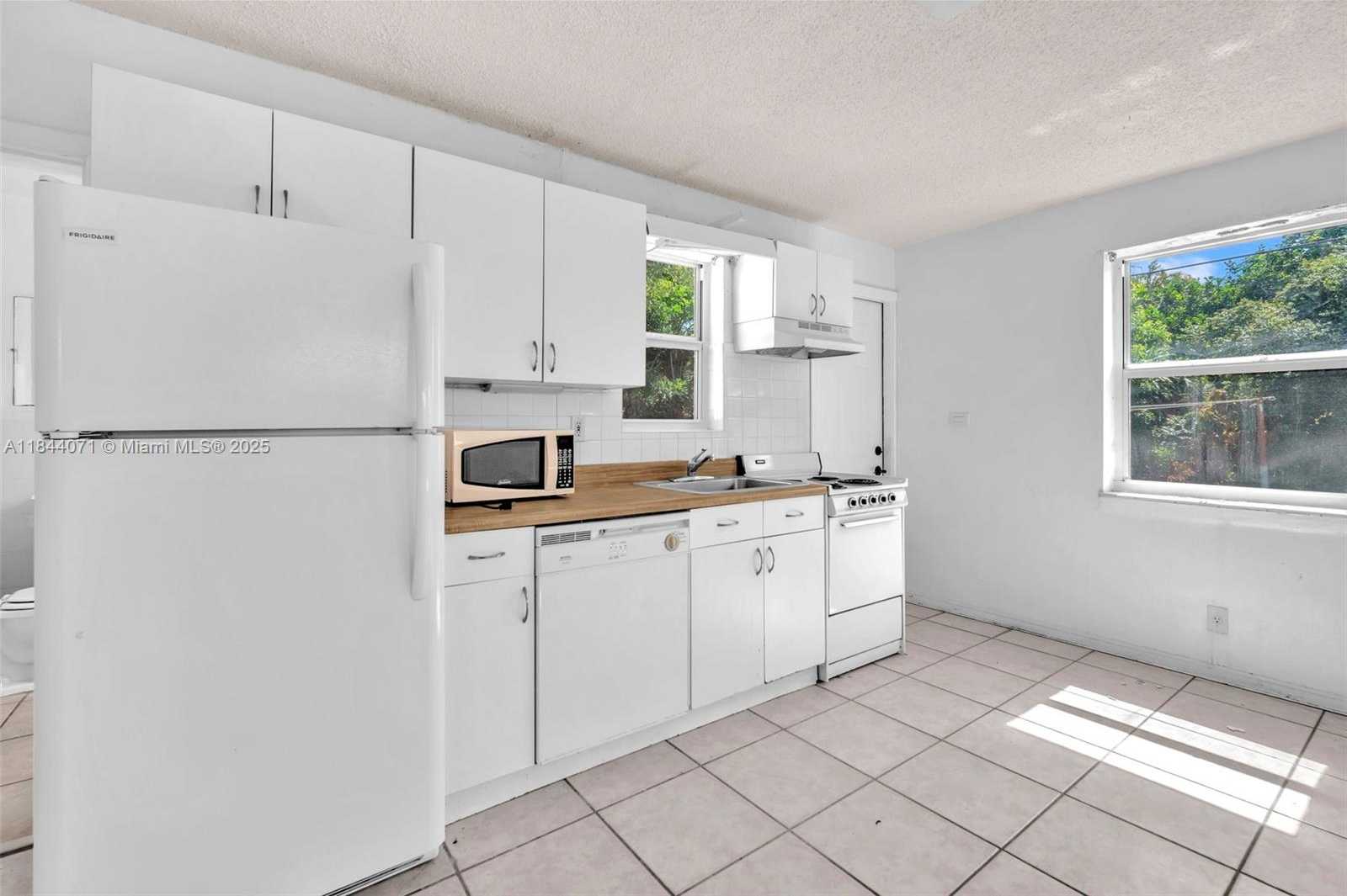 Small Image of 208 NORTH 56TH AVE, Hollywood Number 20