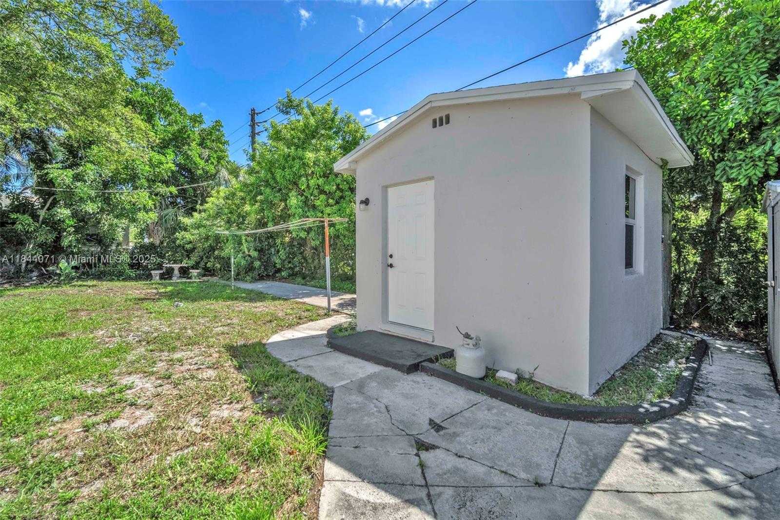 Small Image of 208 NORTH 56TH AVE, Hollywood Number 24