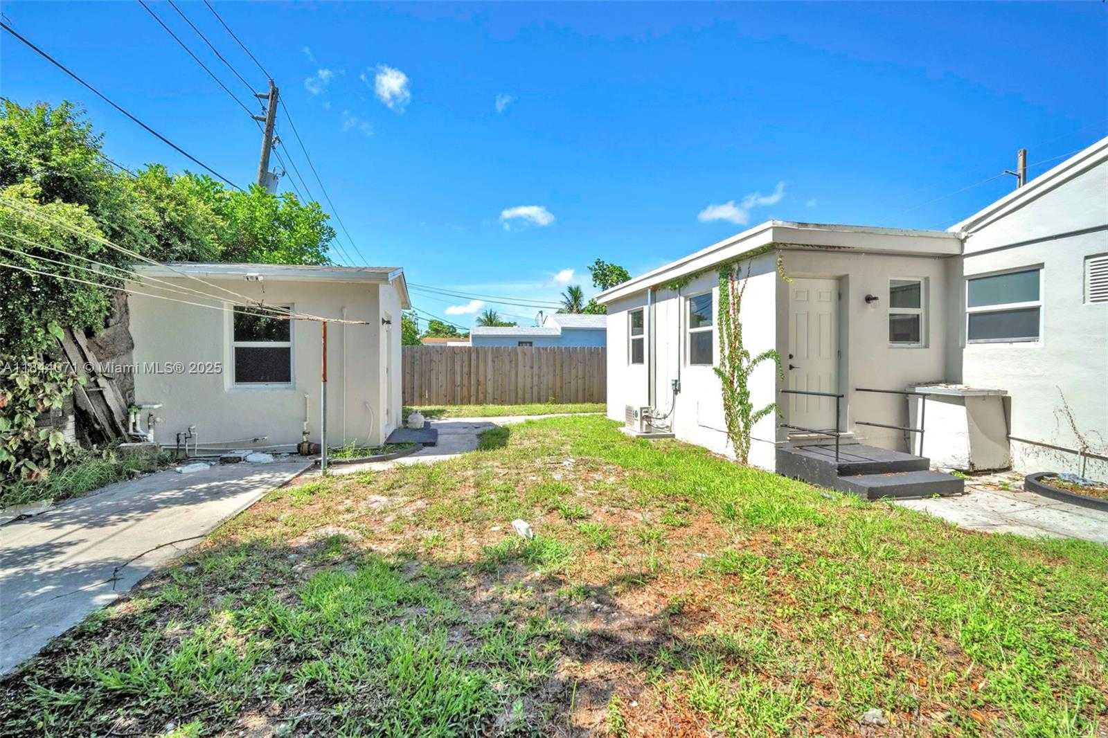 Small Image of 208 NORTH 56TH AVE, Hollywood Number 26