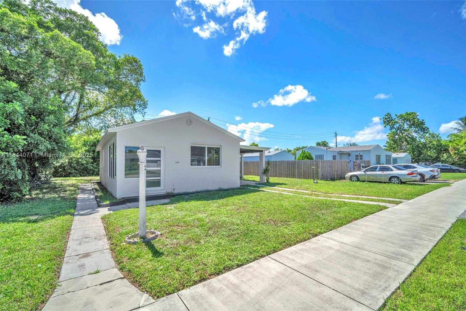 Small Image of 208 NORTH 56TH AVE, Hollywood Number 3