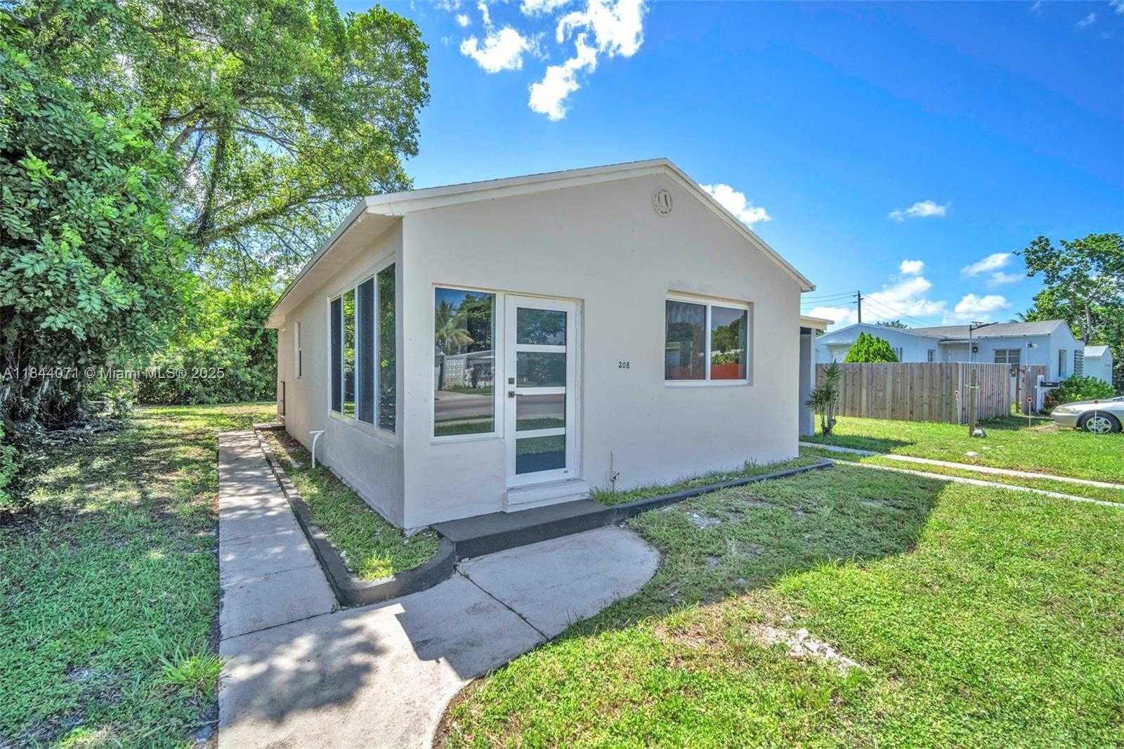 Small Image of 208 NORTH 56TH AVE, Hollywood Number 30