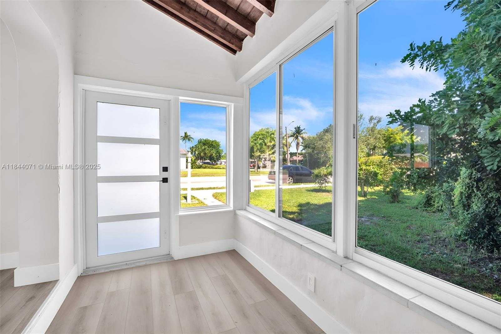 Small Image of 208 NORTH 56TH AVE, Hollywood Number 4