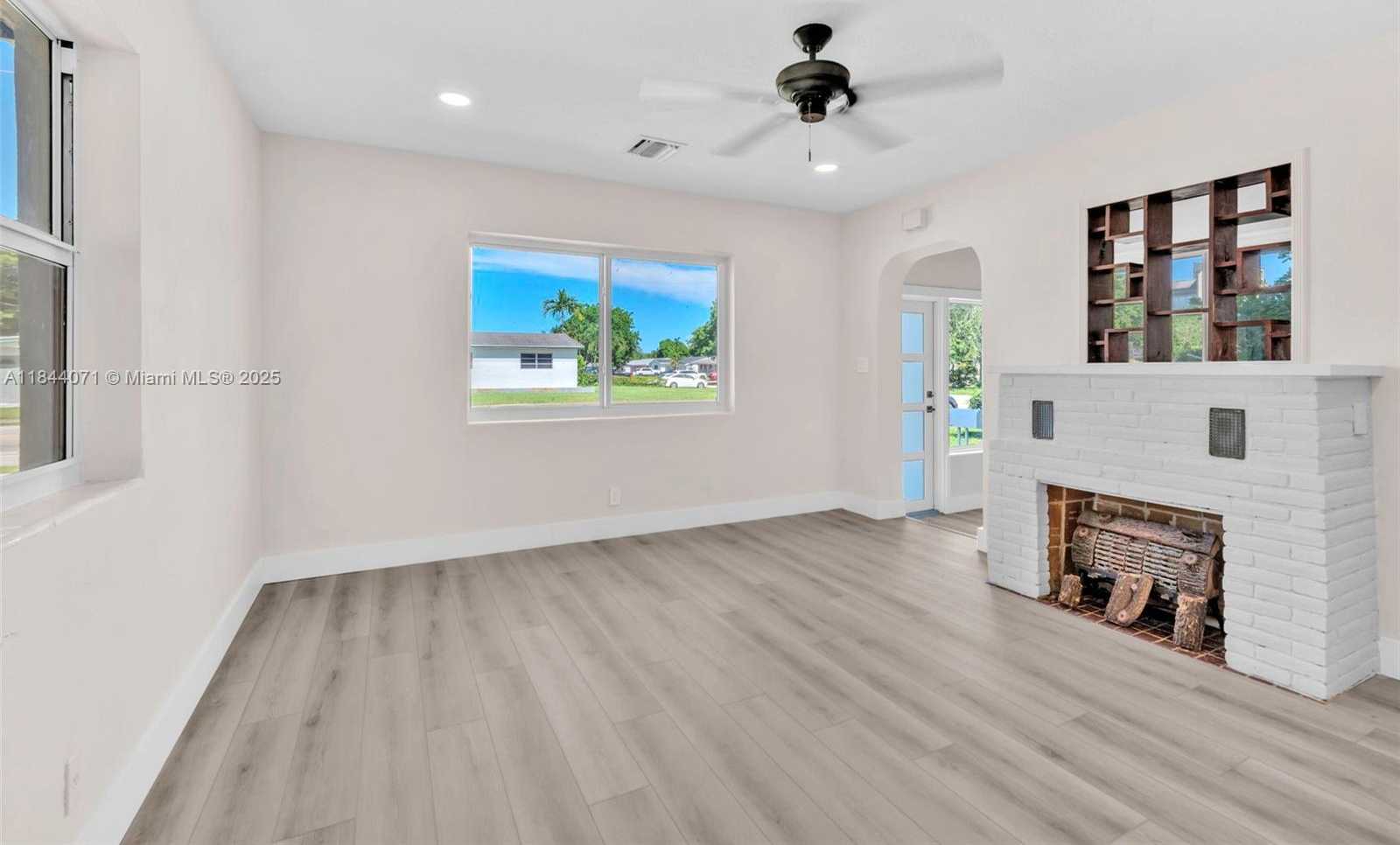 Small Image of 208 NORTH 56TH AVE, Hollywood Number 6