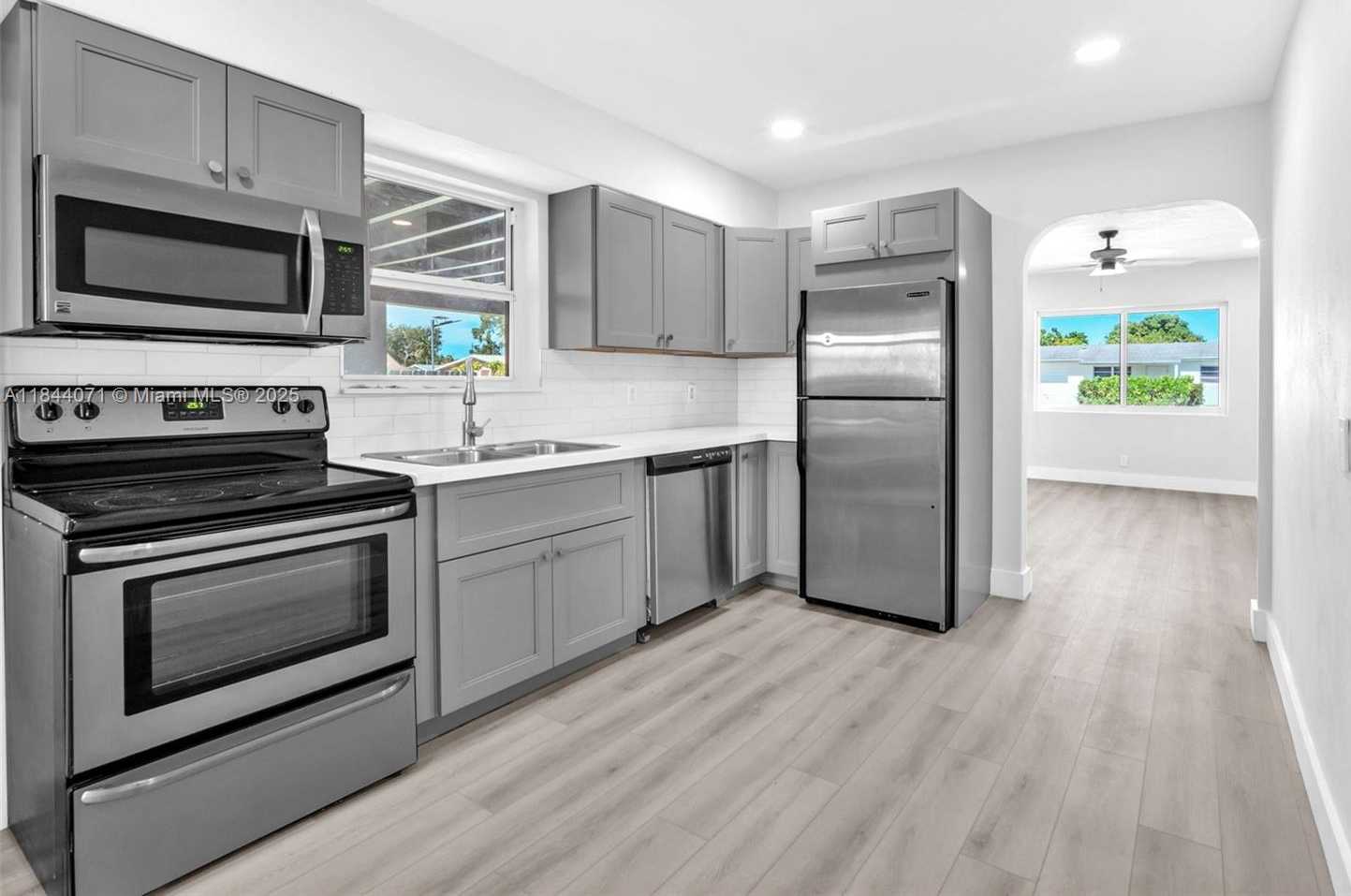 Small Image of 208 NORTH 56TH AVE, Hollywood Number 9