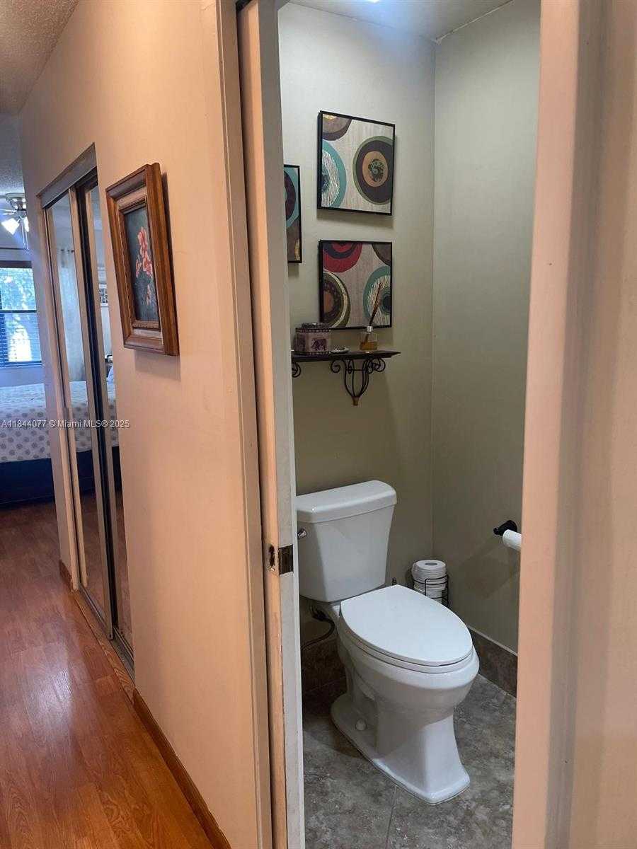 Small Image of 23403 BOCA TRACE DR, Boca Raton Number 19