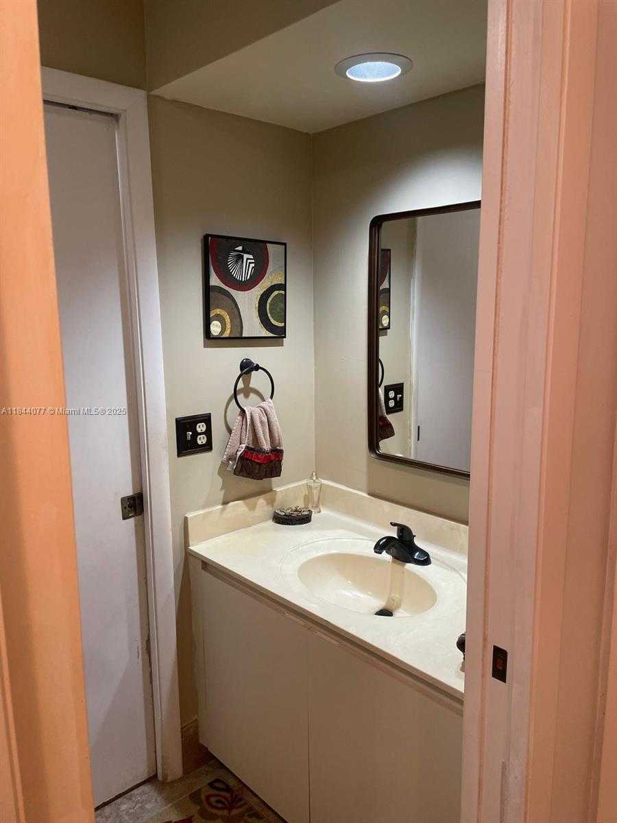 Small Image of 23403 BOCA TRACE DR, Boca Raton Number 20