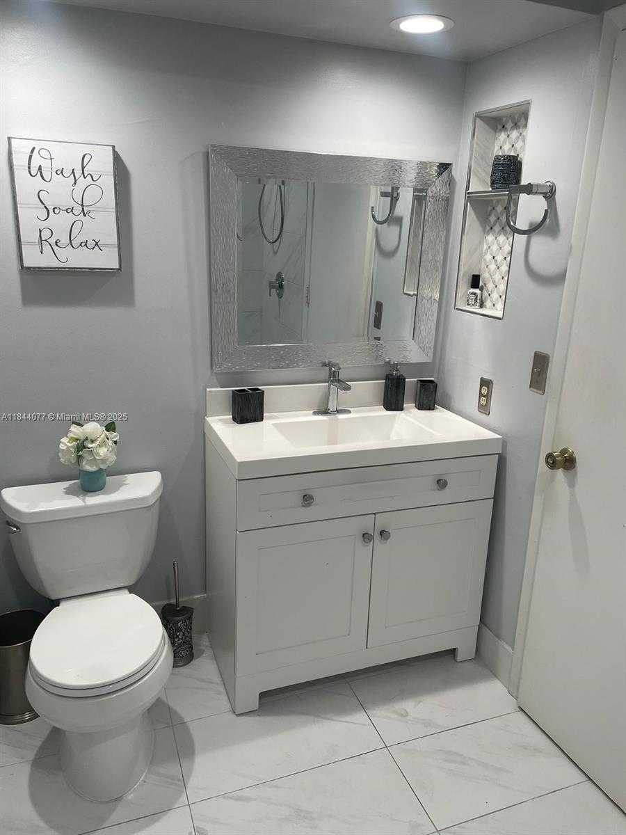 Small Image of 23403 BOCA TRACE DR, Boca Raton Number 30