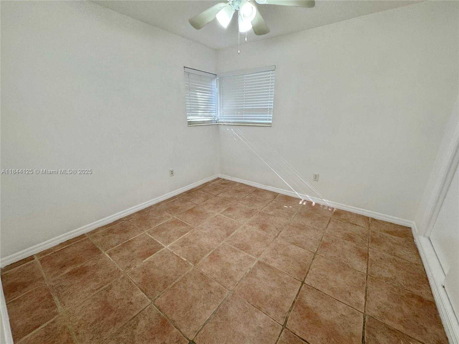 Small Image of 7536 CUTLASS AVE, North Bay Village Number 10