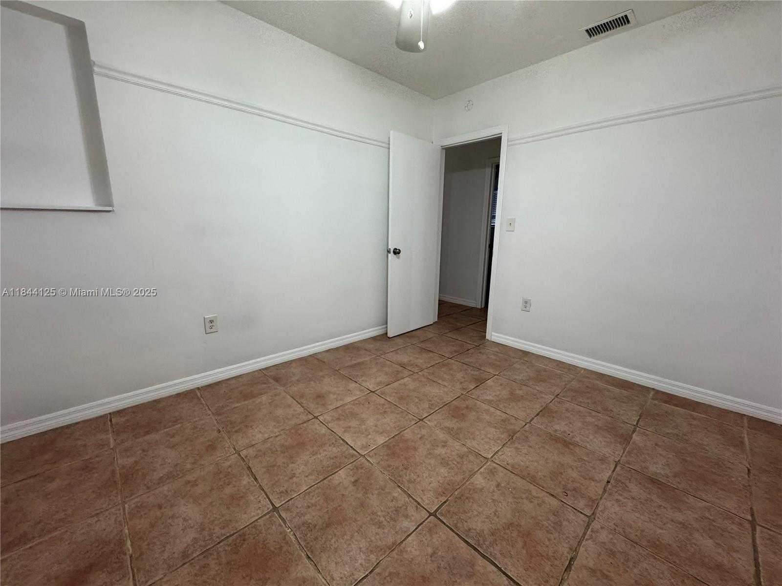Small Image of 7536 CUTLASS AVE, North Bay Village Number 13