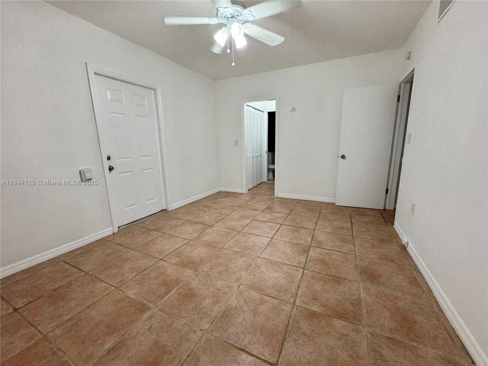 Small Image of 7536 CUTLASS AVE, North Bay Village Number 14