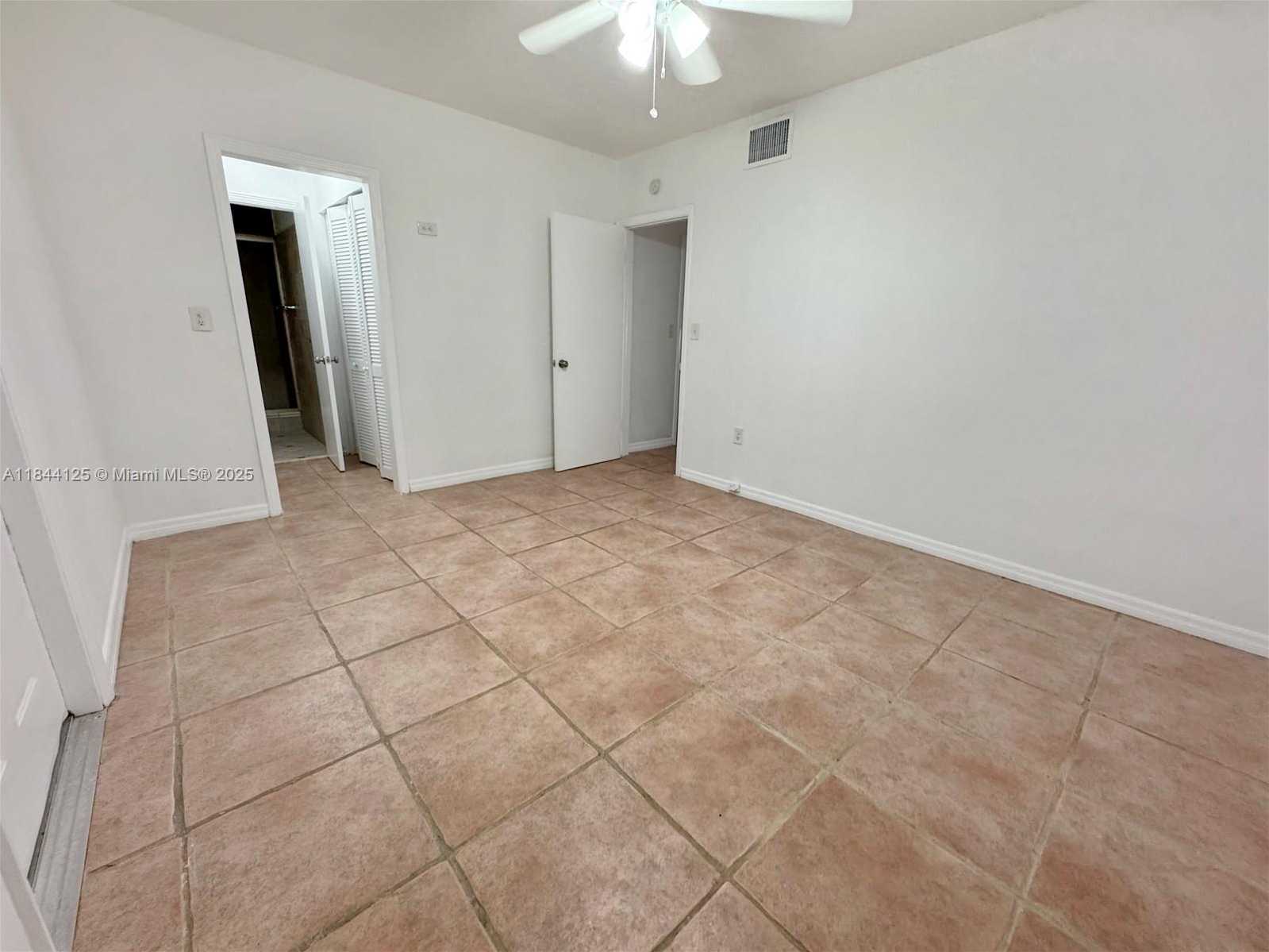 Small Image of 7536 CUTLASS AVE, North Bay Village Number 15