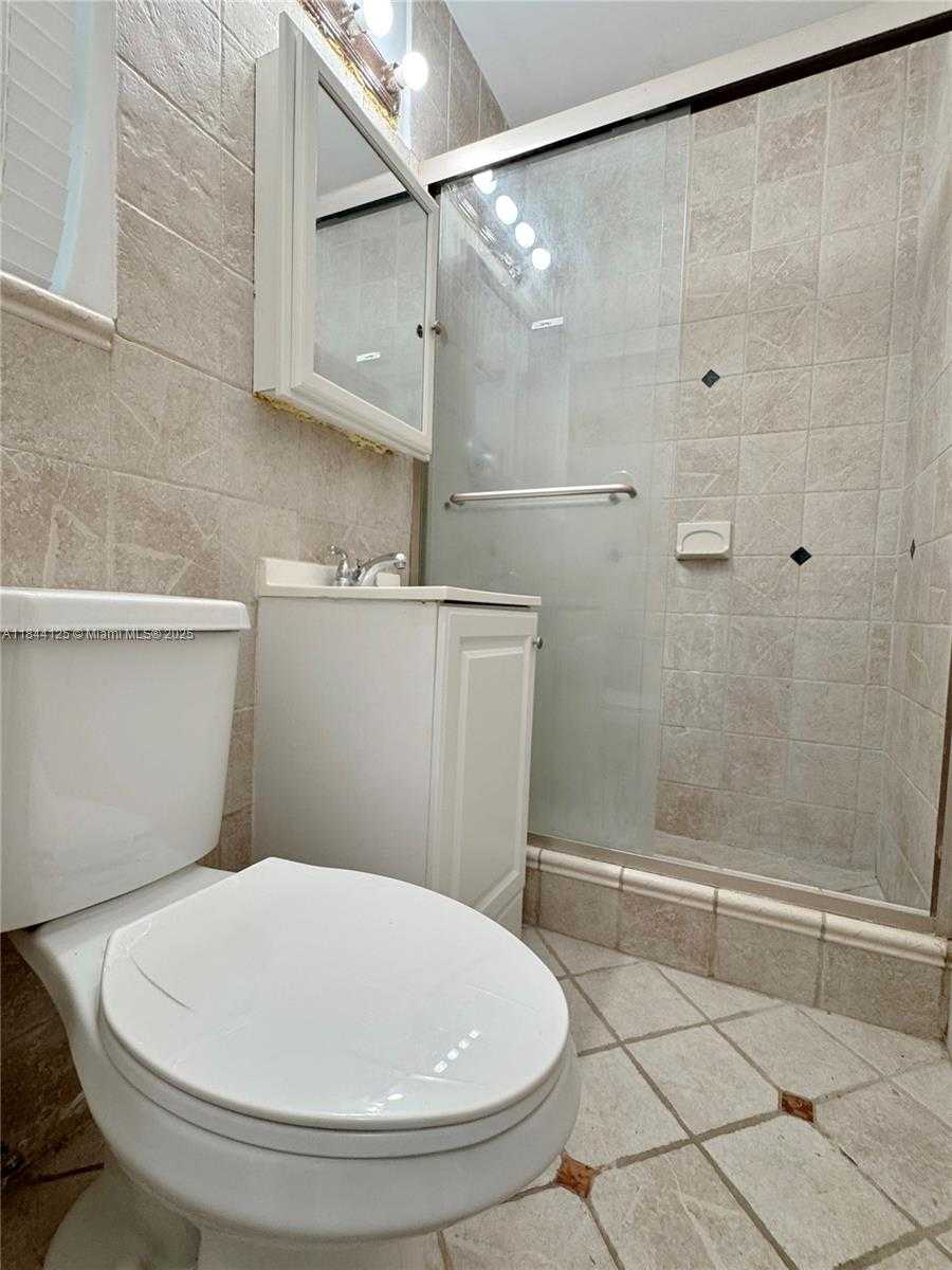 Small Image of 7536 CUTLASS AVE, North Bay Village Number 16