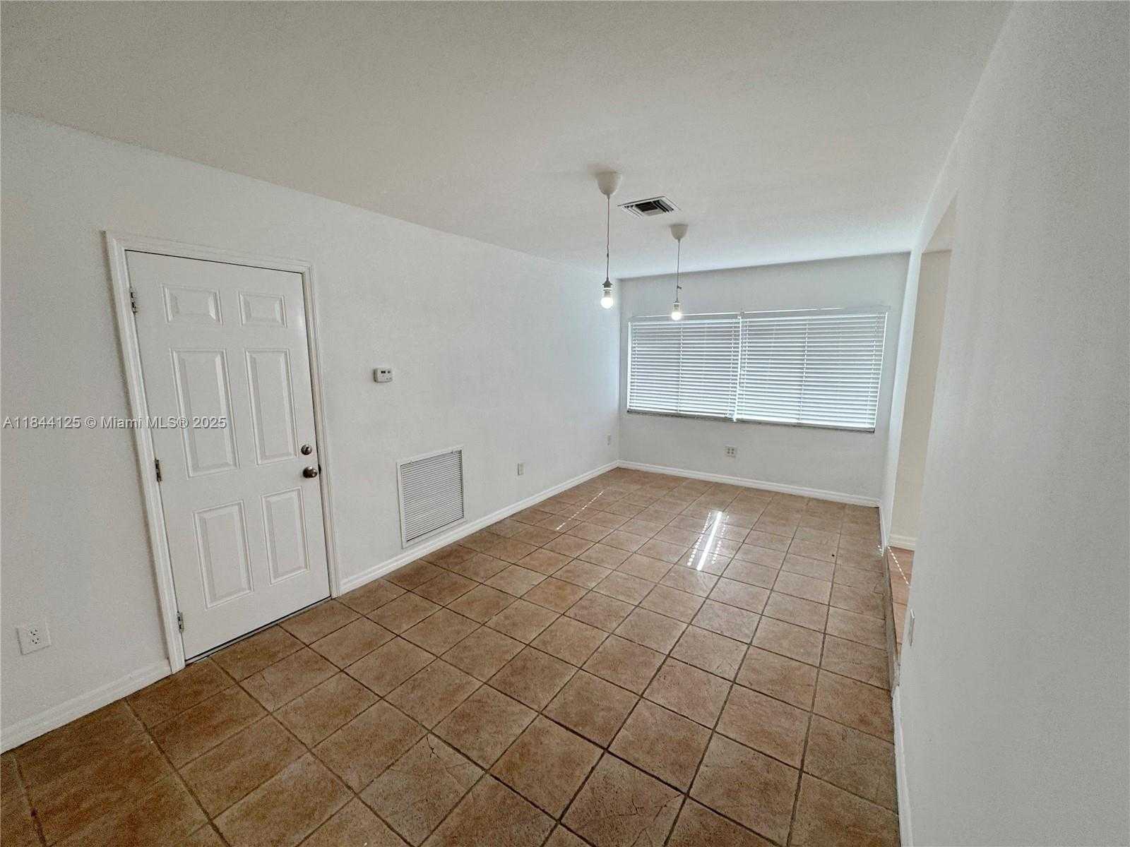 Small Image of 7536 CUTLASS AVE, North Bay Village Number 17