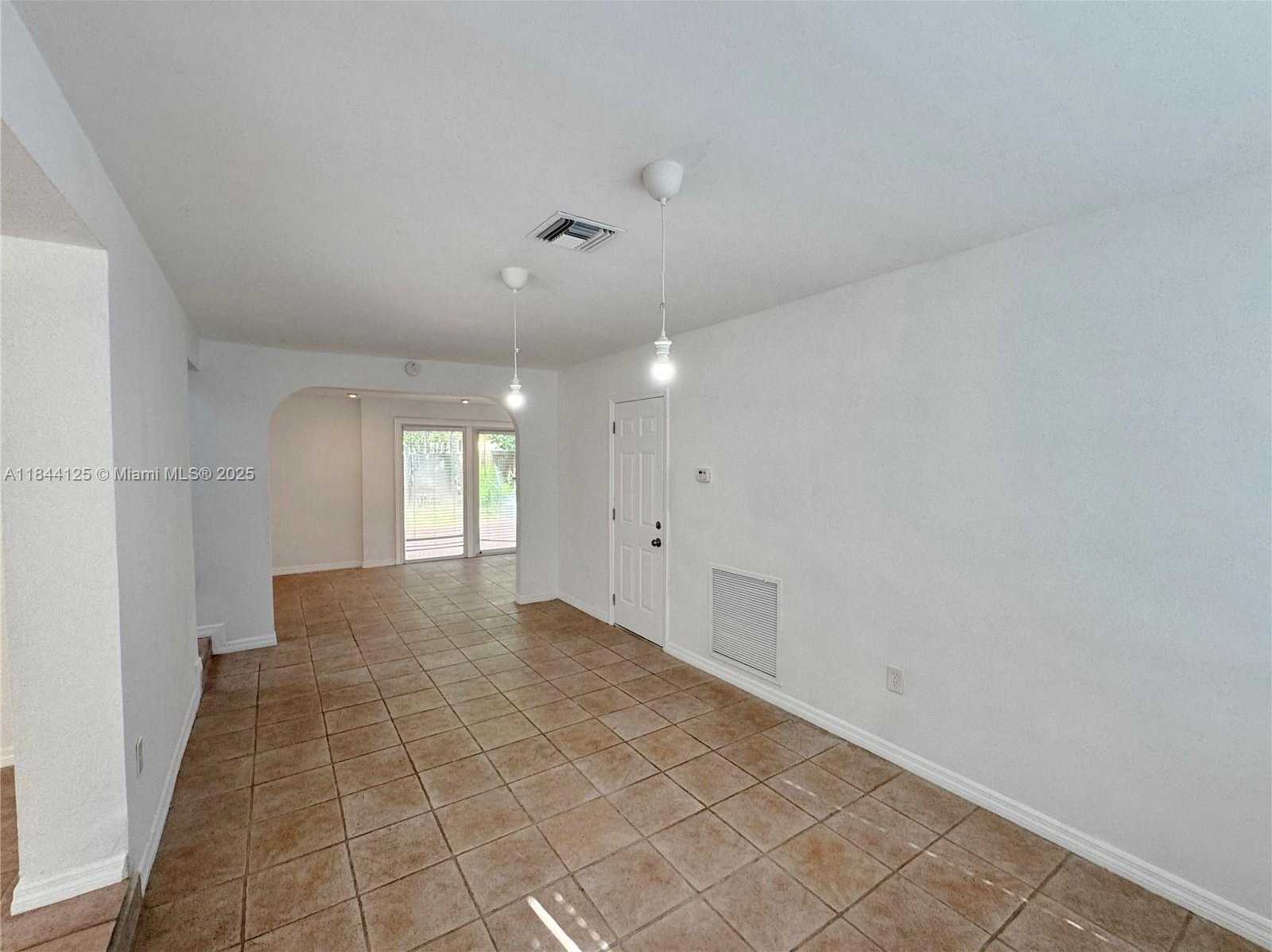 Small Image of 7536 CUTLASS AVE, North Bay Village Number 19